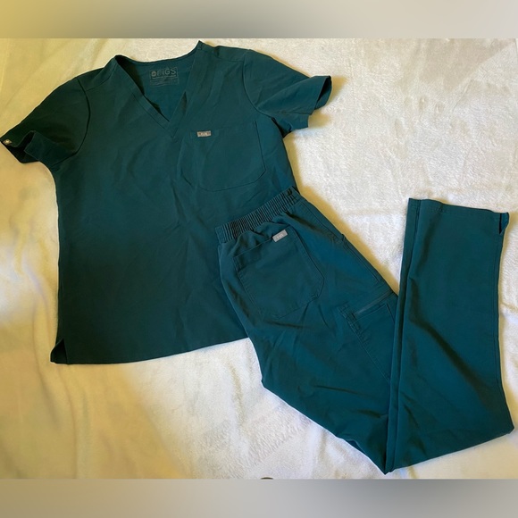 Figs Catarina caribbean blue top and Yola Skinny Scrub Pants set - Picture 1 of 8